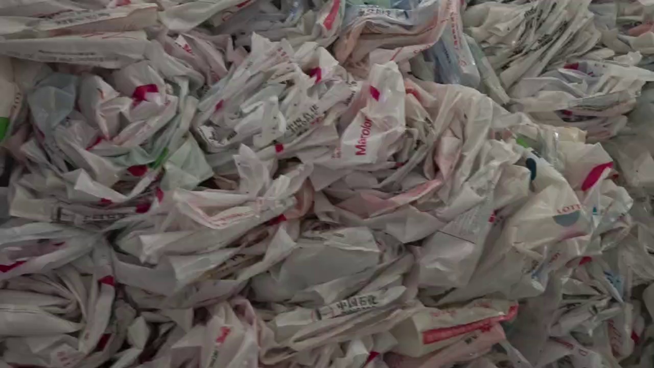 长期出售干造乳白袋，现货十多吨