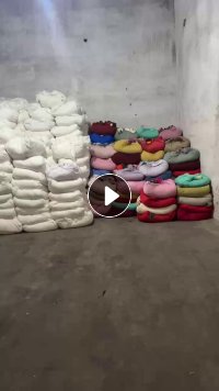 长期出售服装下脚料，废布，化纤布都有，分拣好再卖，月供150吨，货在浙江湖州