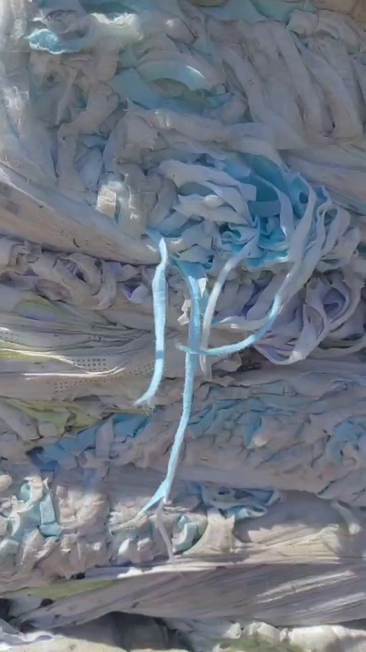 出售眼贴边角料，外面是涤纶，里面一层棉，现货15吨左右