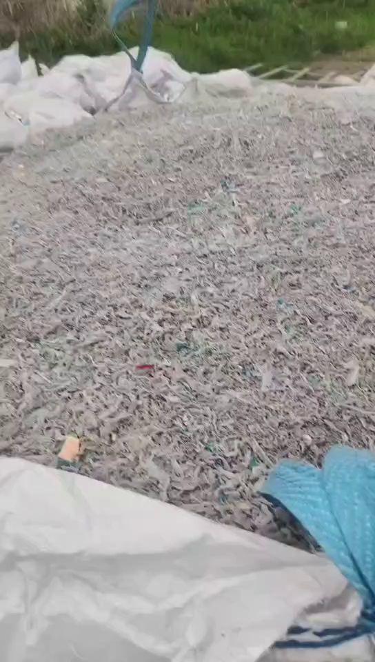 出售破碎亚克力下来的PE膜废料，吹出来的，现货六米八一车（七八吨左右）