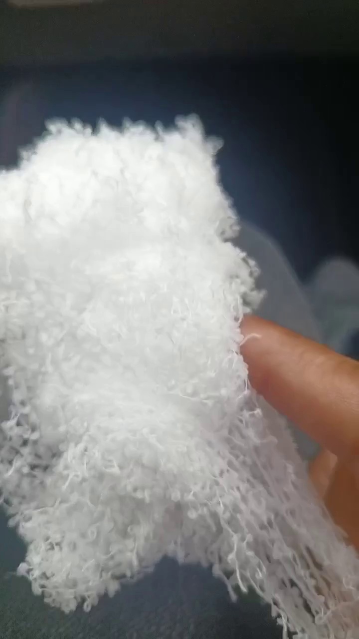 长期出售织布厂下来的涤纶水丝，氨纶废丝，两种货有分开，月供2车6米8，货在浙江金华