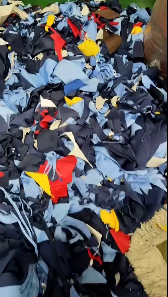 长期出售服装厂下脚料，废布料，涤纶废布，氨纶废布都有，有分拣，货在贵州黔西南