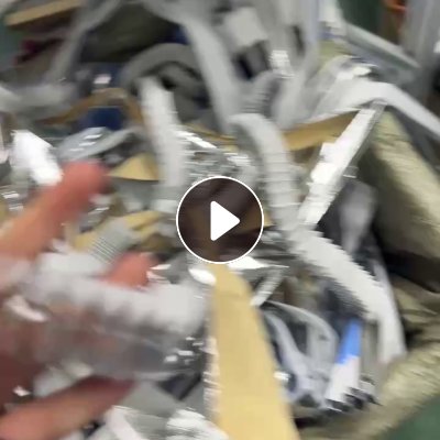 长期出售蜂巢面料下来的无纺布尾料带一层铝膜，无纺布废料，现货十吨左右