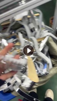 长期出售蜂巢面料下来的无纺布尾料带一层铝膜，无纺布废料，现货十吨左右