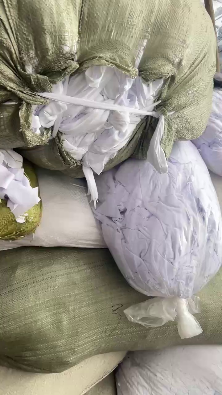 长期出售白色针织涤纶废布，涤纶废布，针织废布，现货20吨左右