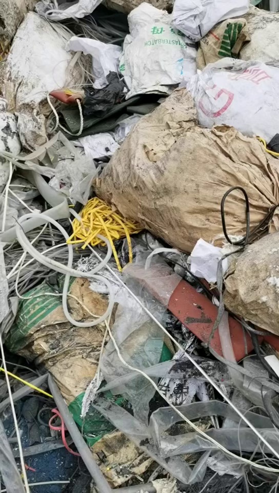 出售废塑料Pe pvc适合炼油填充