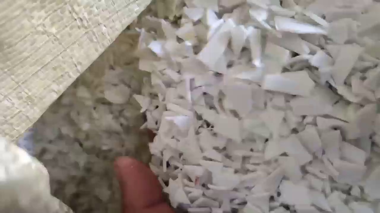 出售胶管低压破碎料，pe白乙破碎料，月供300吨