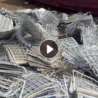 出售卡片边角料，现货10吨，其中7吨的是pet的，3吨多是PVC材质的