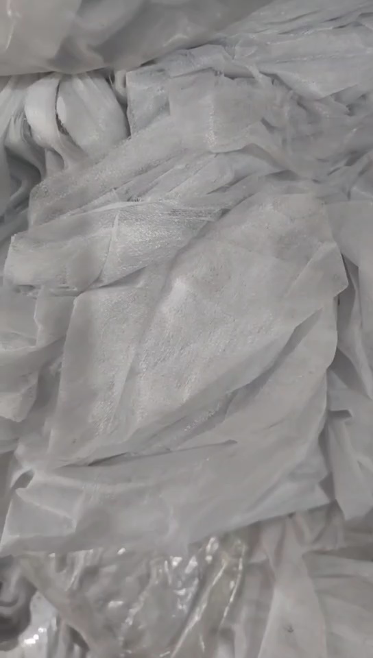 长期大量出售无纺布下脚料，有白色和黑色的，现货26吨左右，厂在湖南株洲