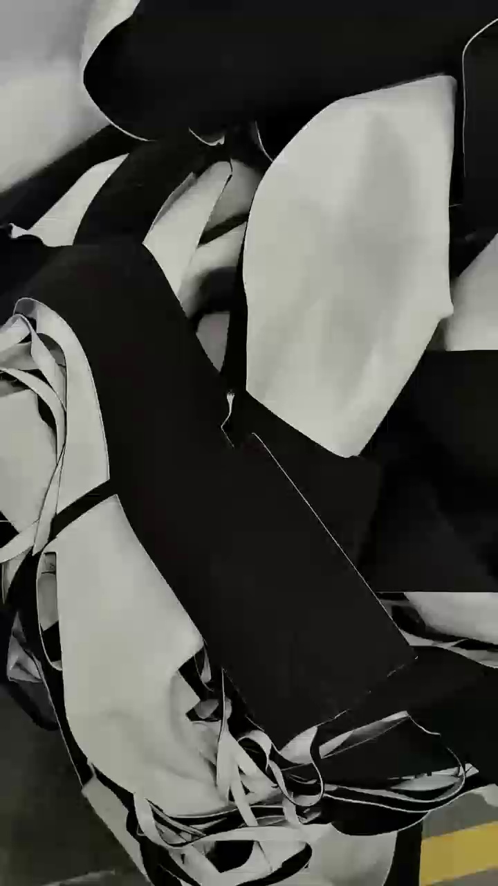 长期出售汽车内饰料，涤纶汽车内饰，月供20吨左右