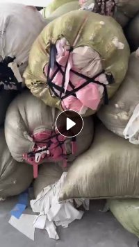 长期出售涤纶废布，氨纶废布，白色，三色，黑色，都有，现货两车9.6，厂在浙江嘉兴