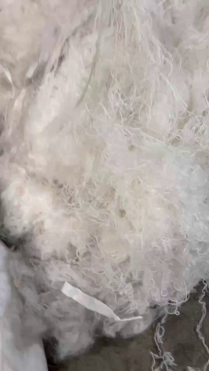 出售涤纶废丝，涤纶干丝，可以造粒，现货只有四五吨，货在四川成都