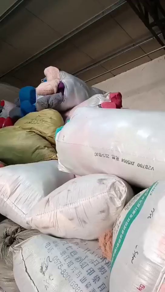 长期出售锦纶废丝，尼龙废丝，锦纶花丝，现货有9.6米一车，货在浙江诸暨