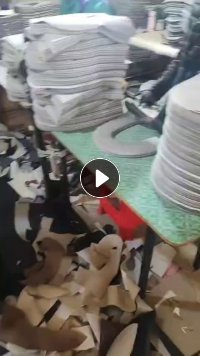 长期大量出售马桶垫下来的pvc皮革边角料,pvc吹毛料,现货100吨左右,月供两三百吨