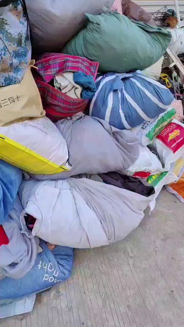 长期出售旧衣服黑料，旧衣服