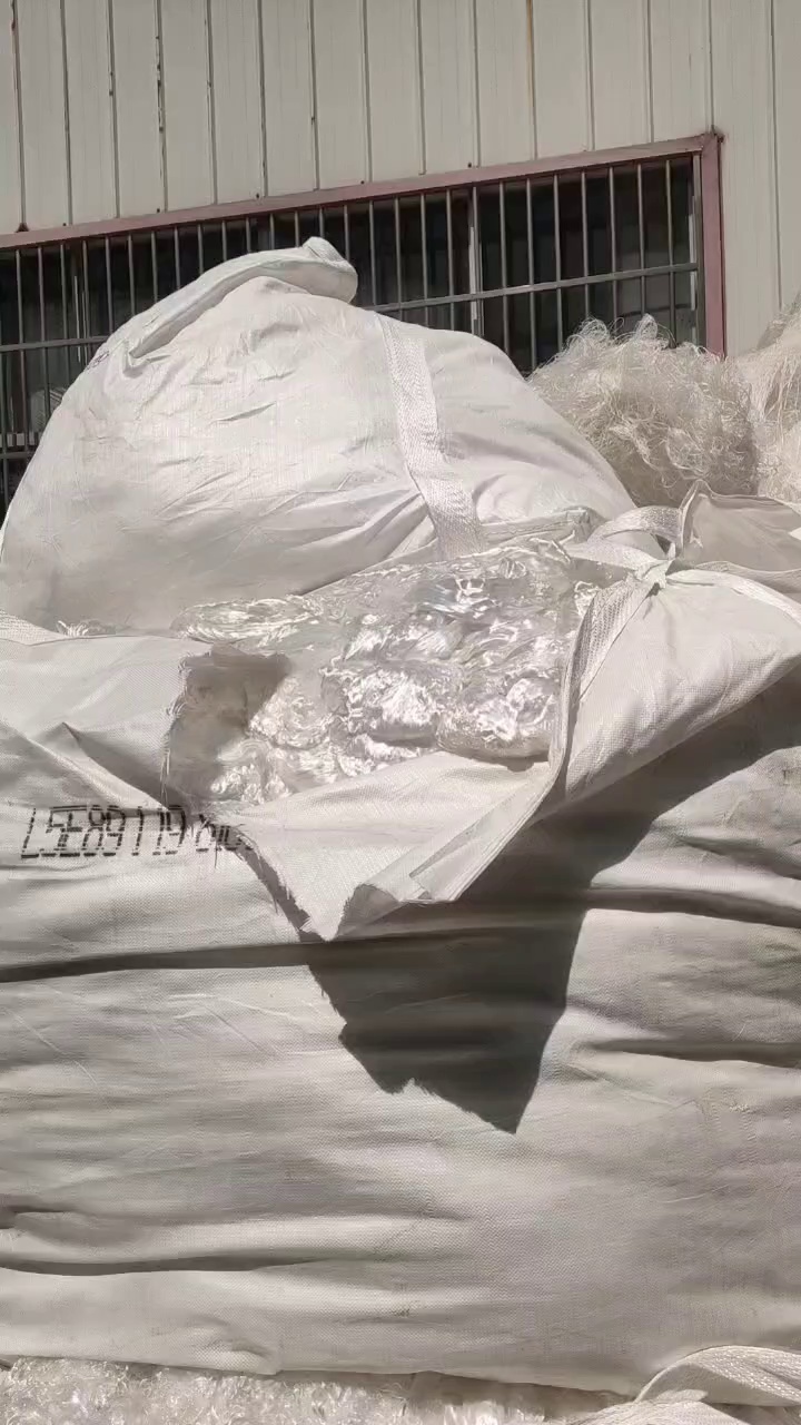 长期出售丙纶废丝，有黑丝跟白色，货有点潮，货在江苏张家港