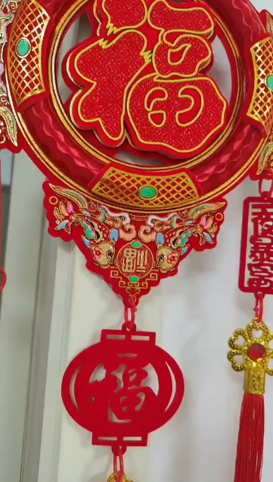 长期出售做窗花下来的无纺布边角料，红色，年供1000多吨，货在河南商丘