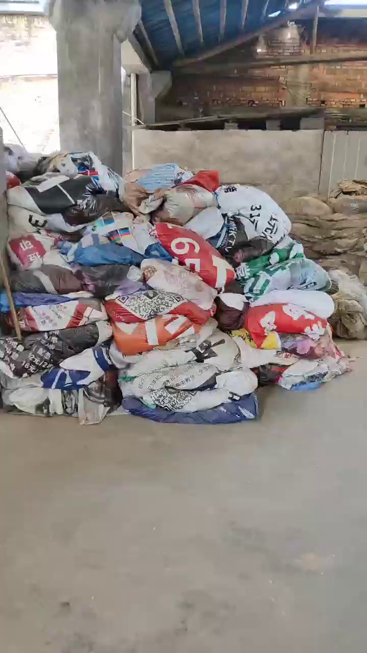 长期出售各种pvc膜，有透明的也有不透明的，现货100多吨