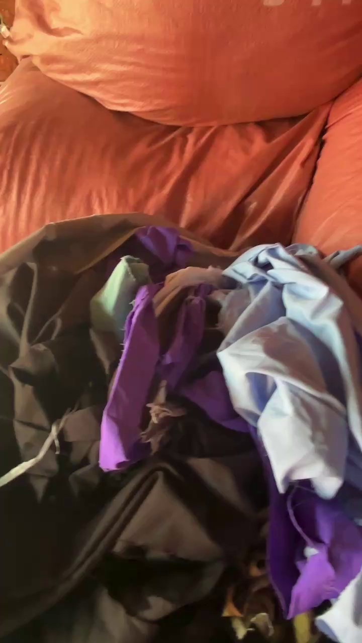 长期出售涤纶废布，造粒布，杂色，白色都有货，现货80吨左右