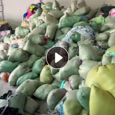 长期出售杂色的涤纶废布，涤纶边角料，月供300吨左右