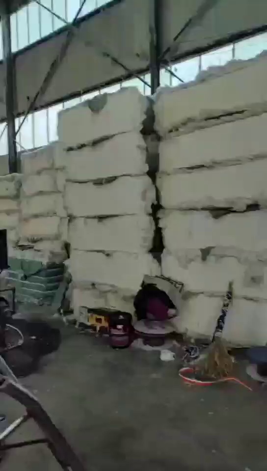 长期出售涤纶废丝开出来的开花棉，可以做无纺布土工布用，现货200多吨，厂在江苏盐城