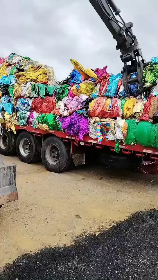 求购五颜六色的电镀膜废料，边角料，用来做礼花填充用的，月需200吨