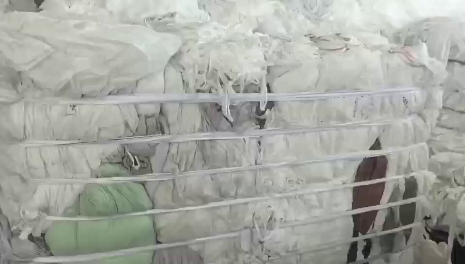 长期出售涤纶废布，大块布，什么颜色都有，月供500吨，厂在浙江绍兴