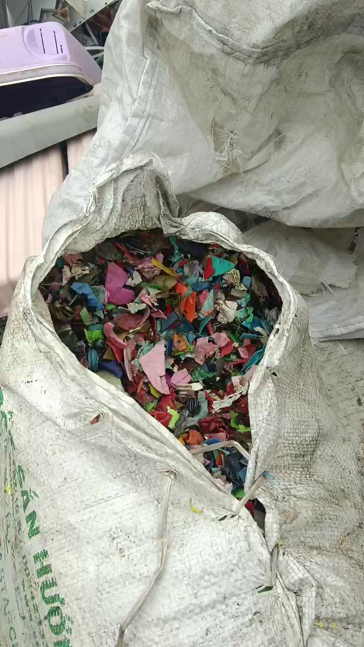 出售花乙破碎料 浮水的