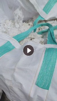 厂家出售生产湿纸巾下来的白纸浆和黄色废渣,少量水