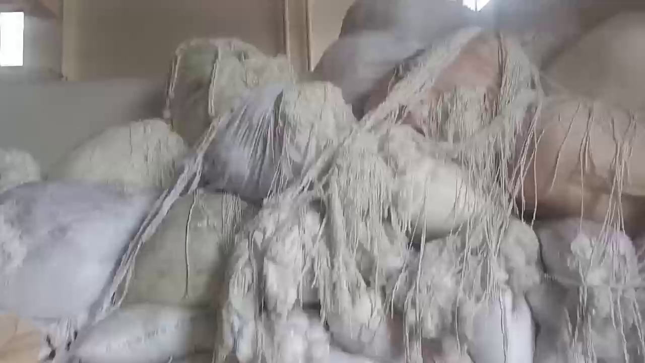 长期大量出售涤纶水丝，甩干15分钟的，含水量13左右，现货50吨左右，每个月100-200吨货