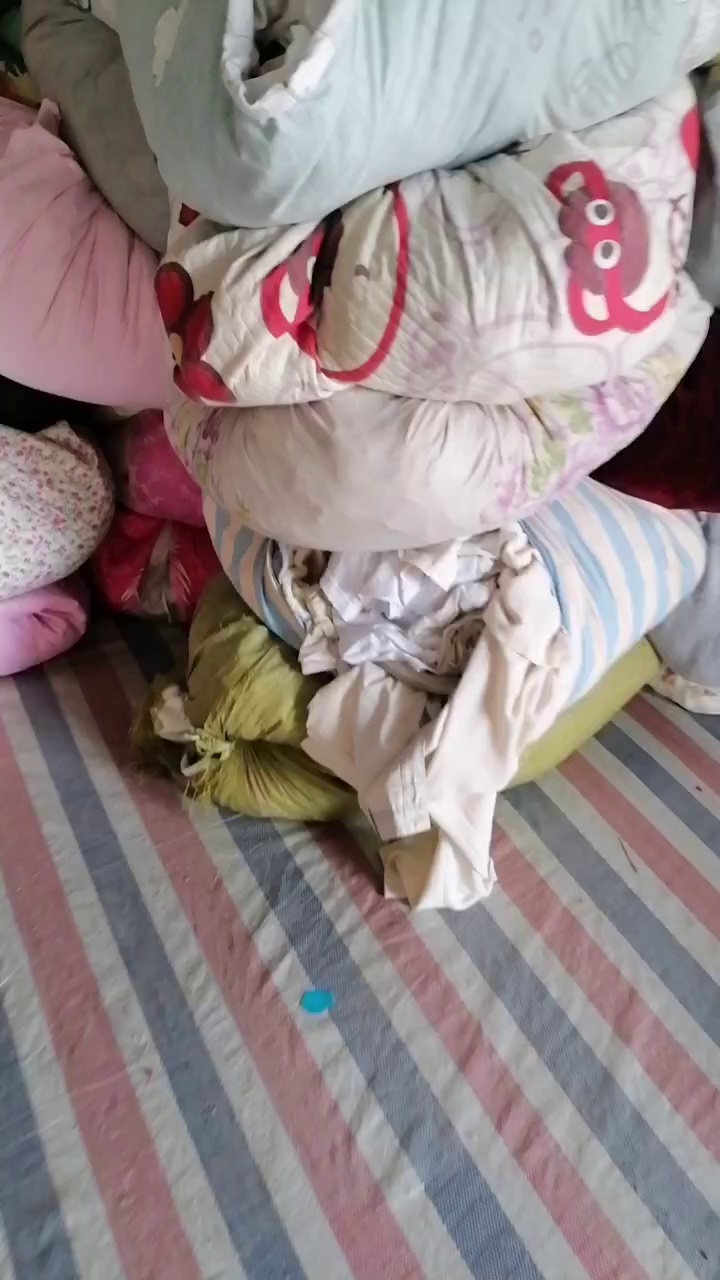 长期出售旧衣服大白，白料，开花料，现货有5吨左右，货在安徽宿州