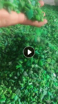 出售PE垃圾桶破碎料,分色的,草绿、黑色、天蓝、墨绿,过18筛网的,长期有货