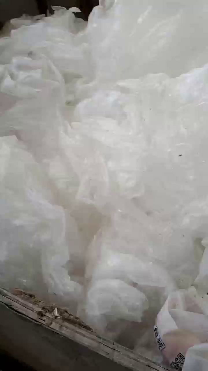 出售手机厂出来的高压膜，里面会带有些残留的玻璃杂，现货10吨