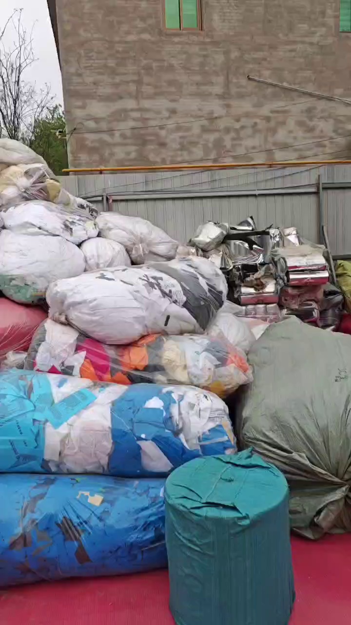 出售PP无纺布边角料，杂色无纺布，现货有10多吨，货在河北保定