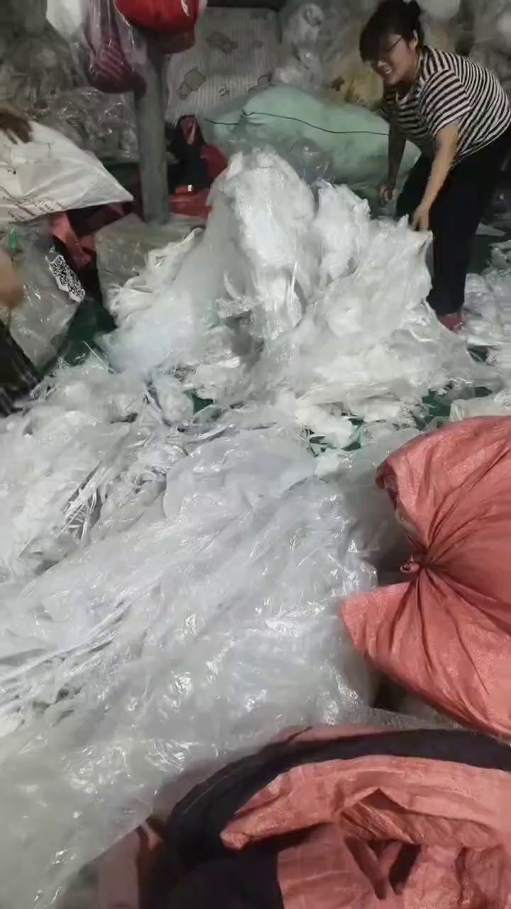 长期出售PE拉丝膜废料，静电膜废料，电子膜废料