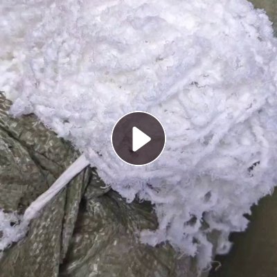 出售喷水机的涤纶废丝，带一根氨纶，涤纶水丝，含水量在百分之四五十左右，现货五十吨