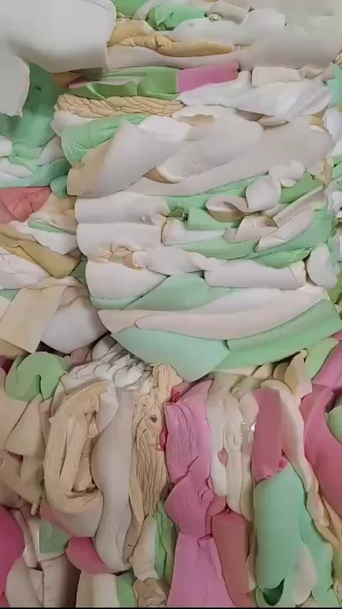 长期出售海绵边角料，做沙发下来的，有50D60D65D，现货8吨左右，货在河南新乡