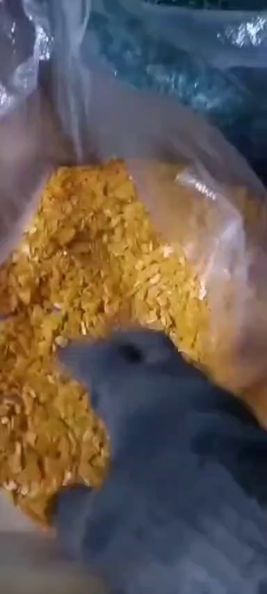 长期出售pe钢卷皮破碎料，杂色，漂沉一起