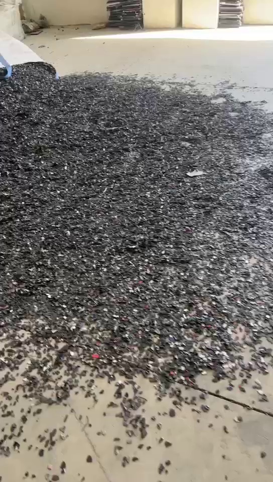 出售笔记本破碎料，各种材质混在一起，现货300多吨