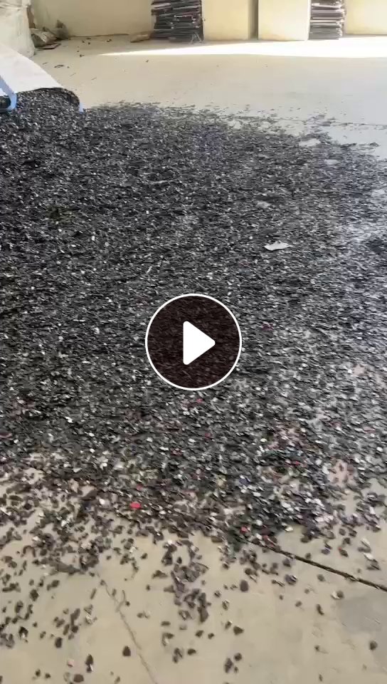 出售笔记本破碎料，各种材质混在一起，现货300多吨