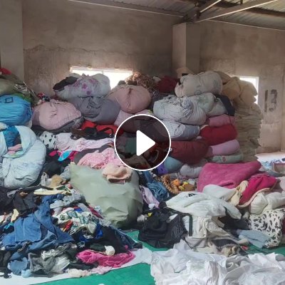 长期出售旧衣服分拣货，旧羽绒现货够9.6米一车，黑料每月6.8米2车，统白，货在江苏南京