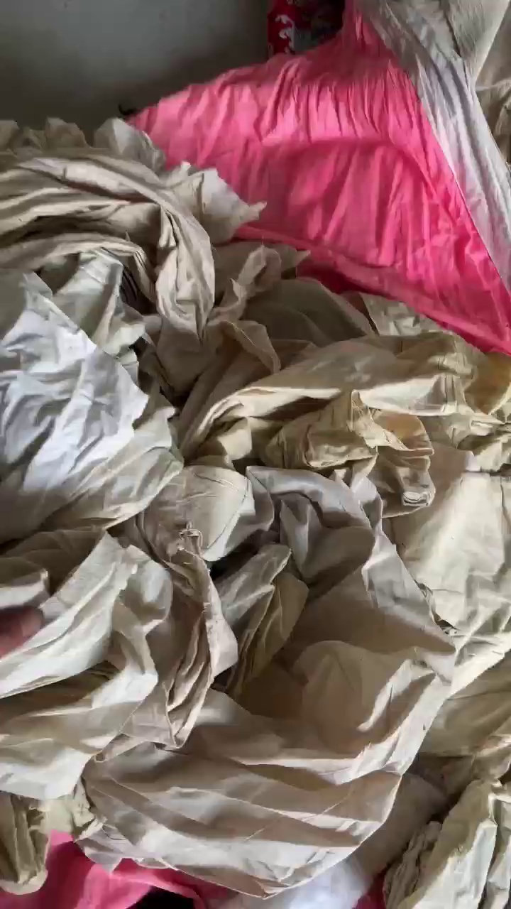 长期大量出售孝布和棉被上拆下来的白布，纯棉和涤棉放在一起， 涤棉的涤30棉70，现货9.6一车