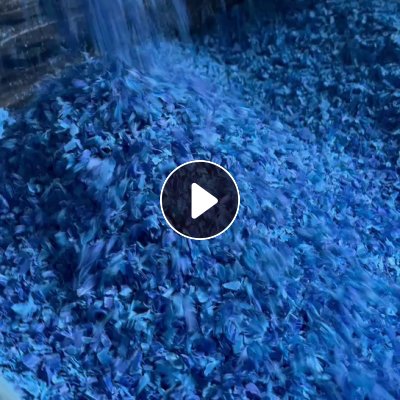 出售蓝色全漂PP空心板破碎料，现货六七十吨