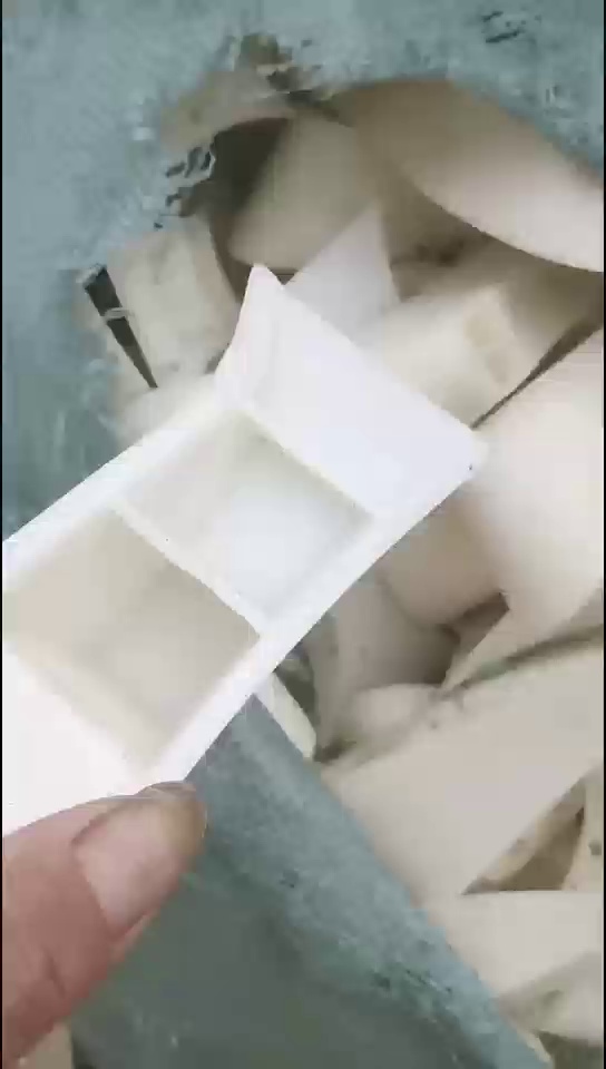 出售本色ABS鞋跟破碎料，现货20吨