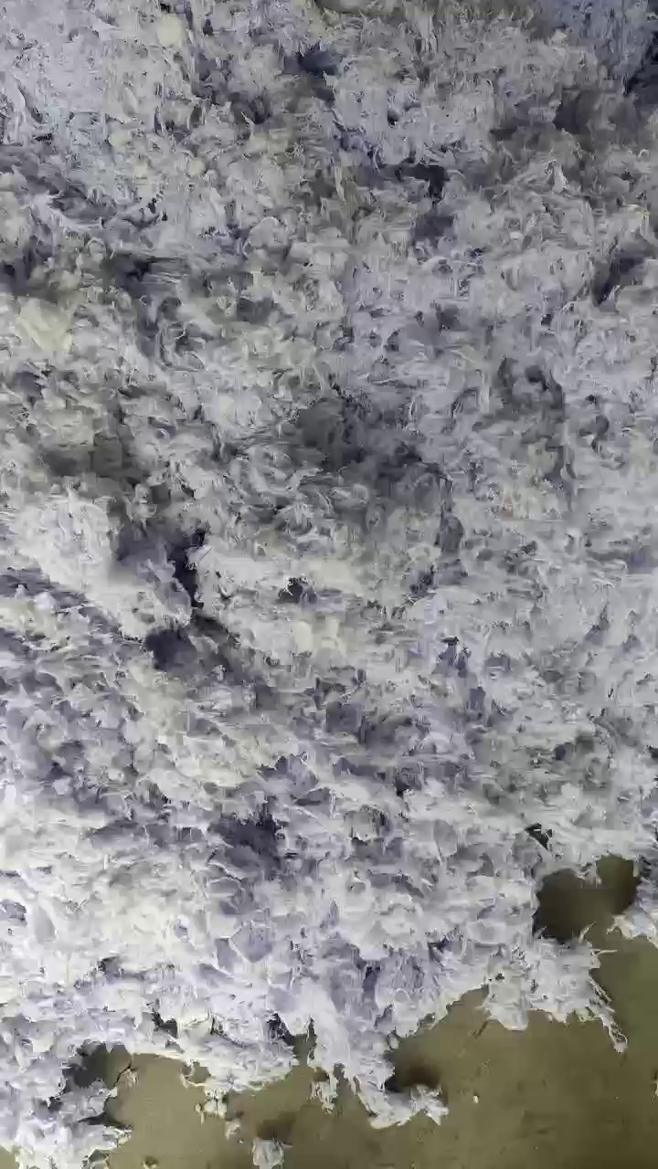 长期出售胸罩里面的海绵加工提炼出来的，涤棉材质的白色。一个月30多吨货，厂在辽宁葫芦岛