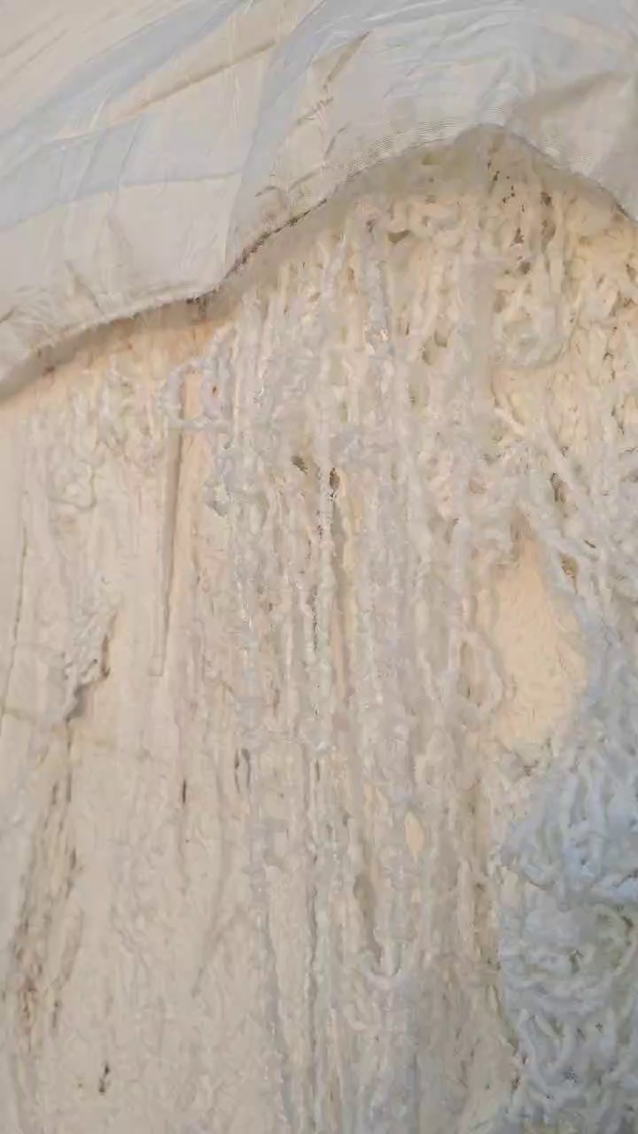 长期出售氨纶废丝，有水丝，有脱水的，有干丝，脱水和水丝月供200吨左右。纯干丝50吨一个月。