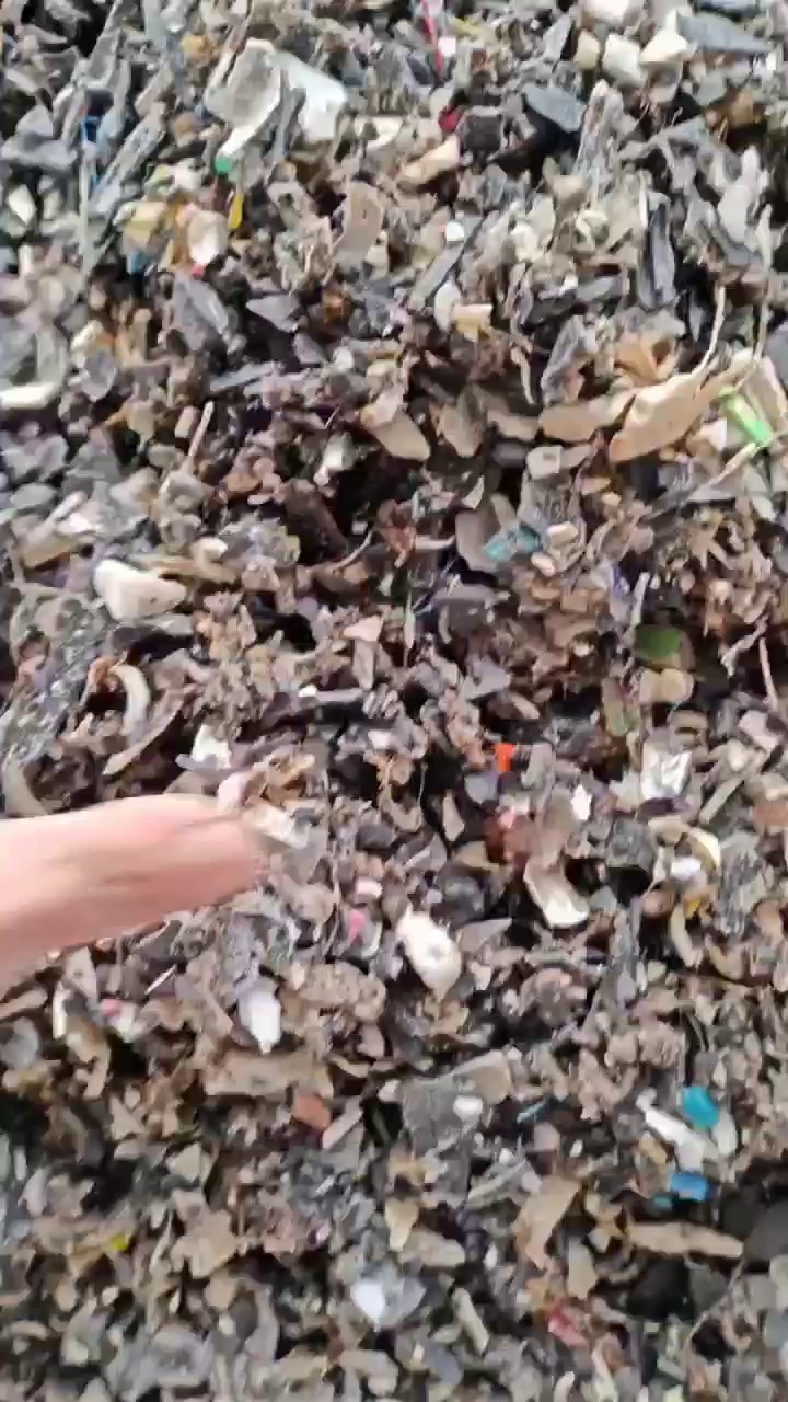 出售拆车下来的杂塑料，现货近1000吨，炼油料