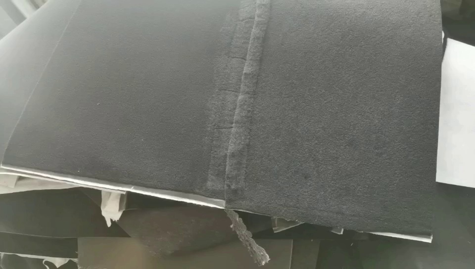 长期出售汽车内饰料，汽车内饰复合地毯料，中间是PE和改性料，月供20-30吨