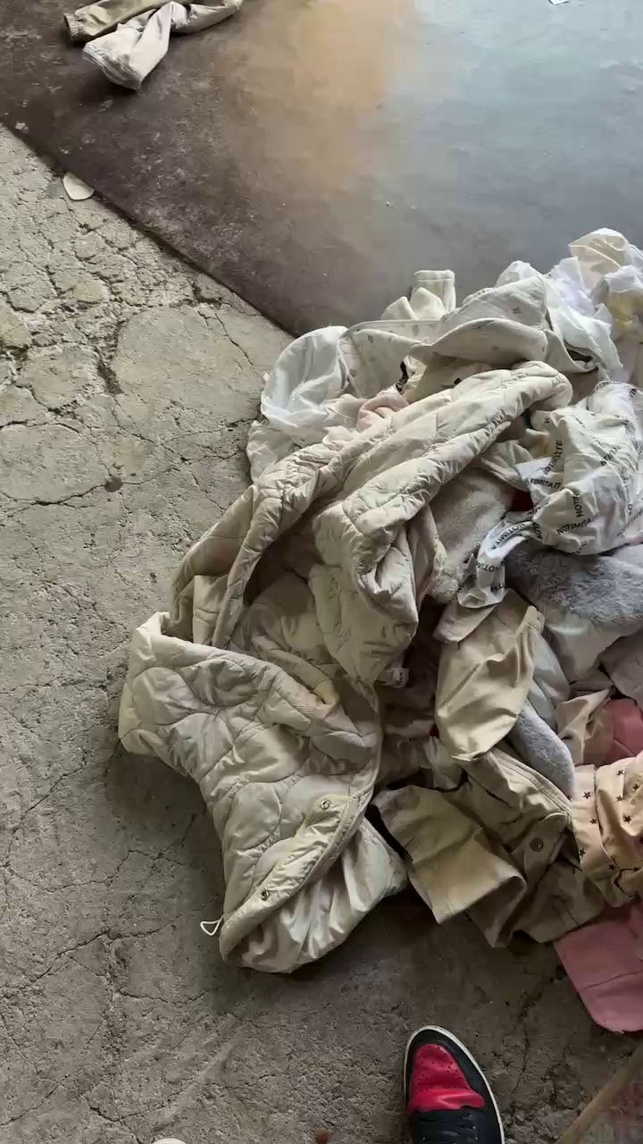 长期出售旧衣服统白，统白开花料，现货9.6米一车