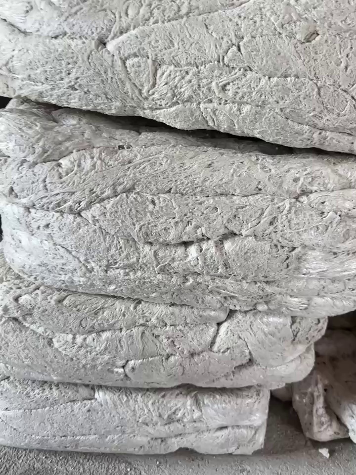 出售热熔块，现货6-7吨，长期有货